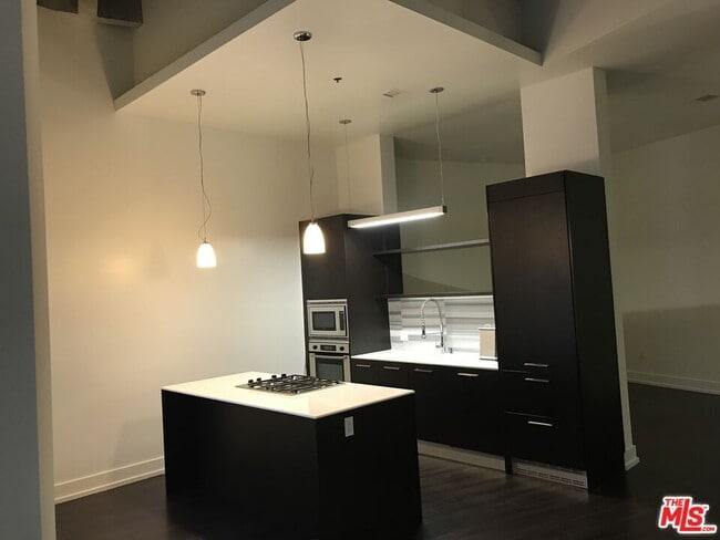 Photo - 727 W 7th St Unidad 1223