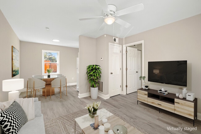 Sala de estar - Pinedale Apartments