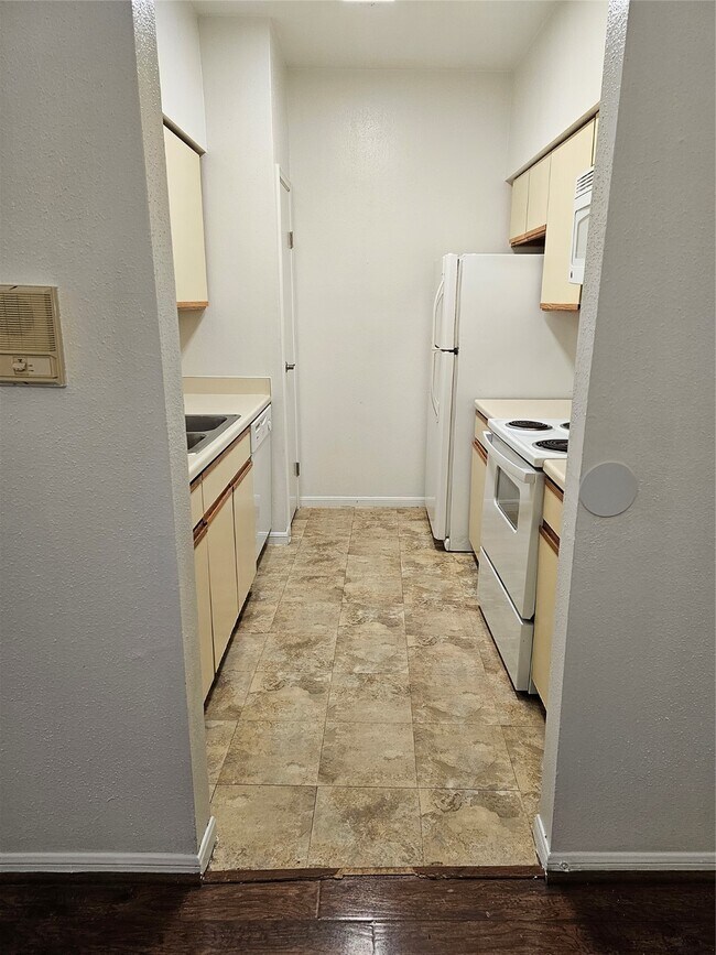 Photo - 9850 Pagewood Ln Unit 1303