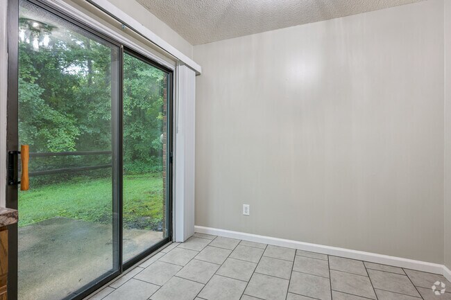 2BR, 1.5BA Townhouse - 1,000SF - Dining Room