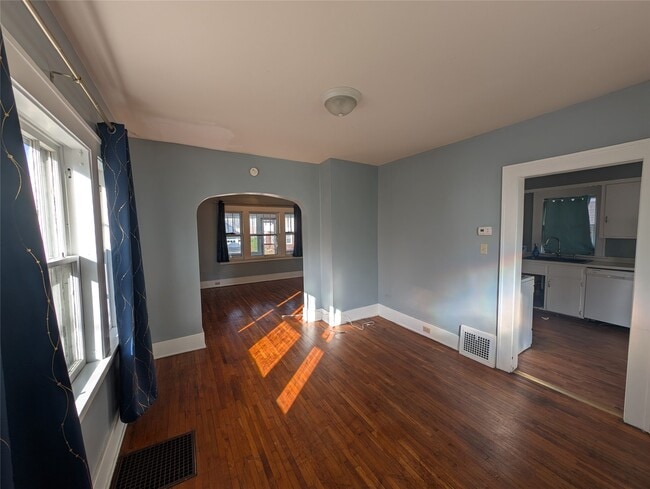 Photo - 1675 W 9th St