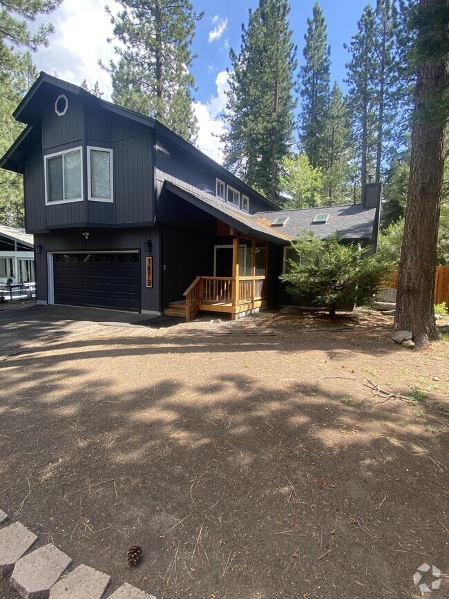 Building Photo - 1879 Bella Coola Dr Rental
