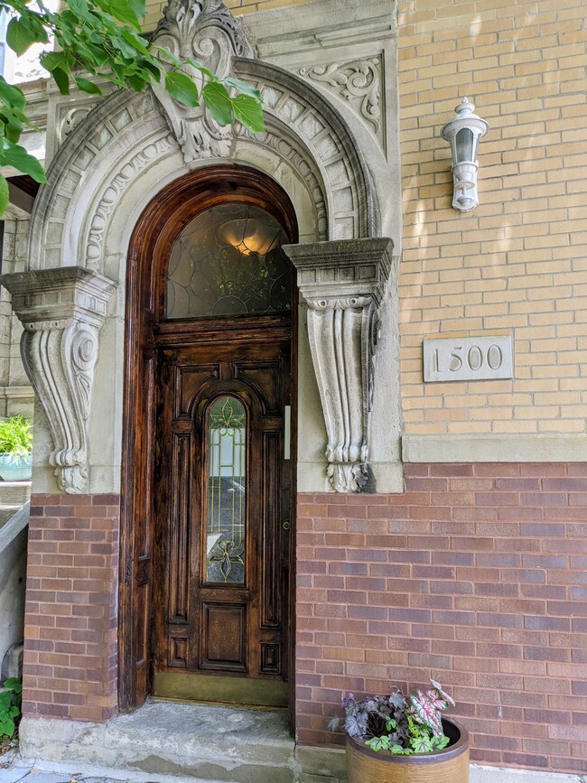 1500 W. Polk Street - Building Entry - Harris Point Chicago Rental