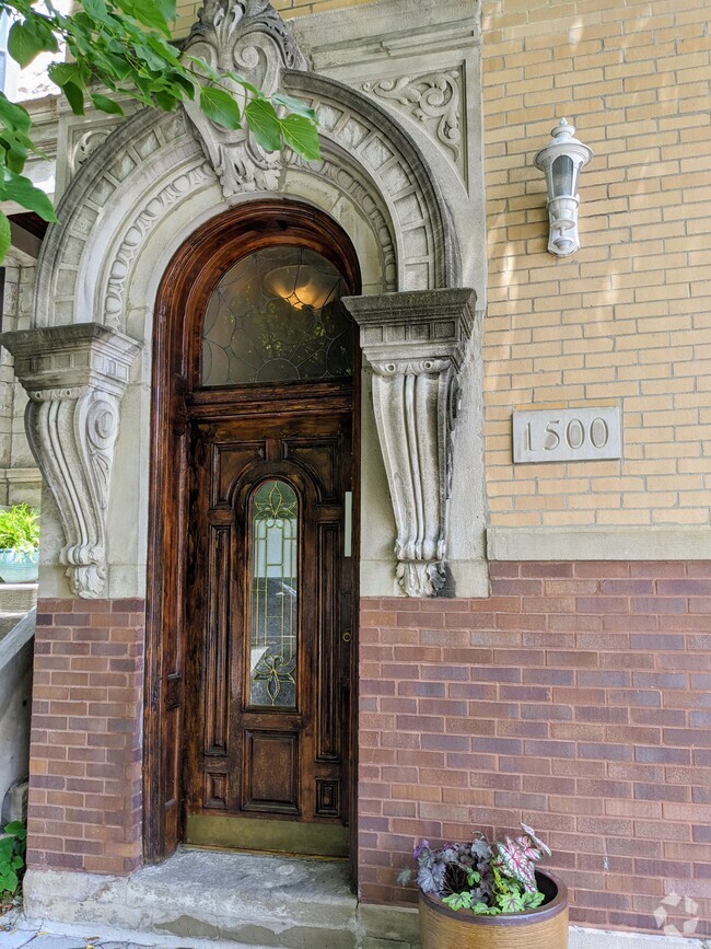 1500 W. Polk Street - Building Entry - Harris Point Chicago Rental