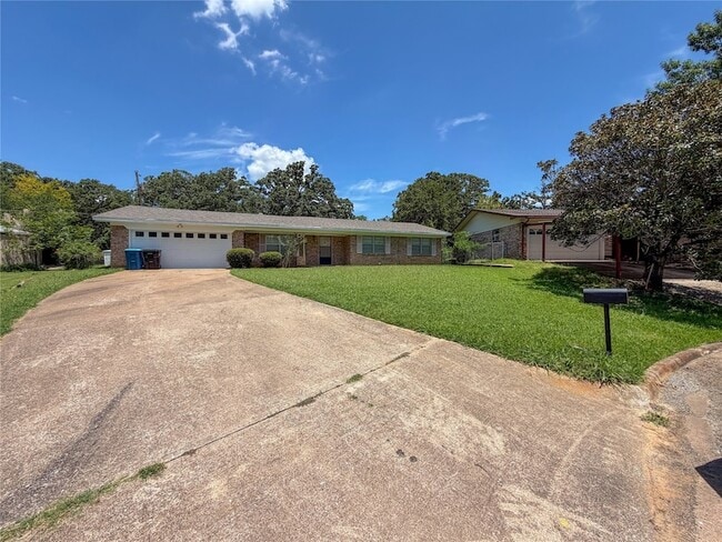 Photo - 907 Seymore Cir