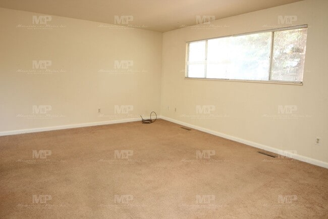 Photo - 447 W Swallow Rd