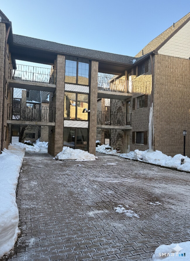 Building Photo - 181 Loomis Dr Unit APT 140