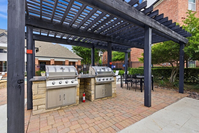 Vista 121 apartments — community photo