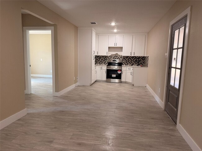 Building Photo - 628 Truman St