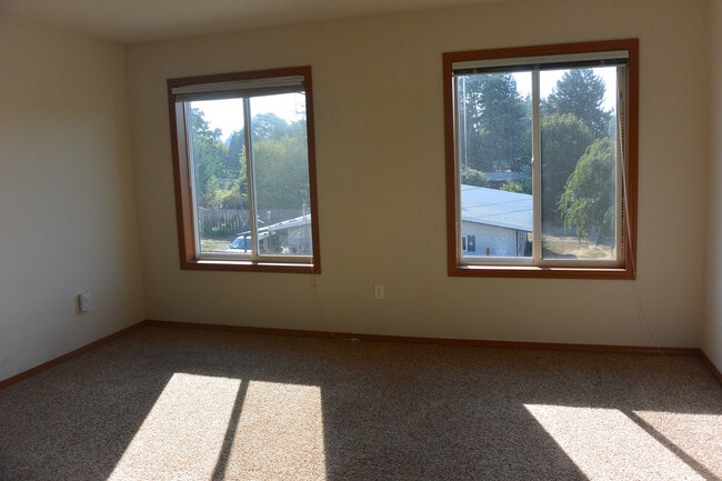 Photo - 4825 Northeast 124th Ct.