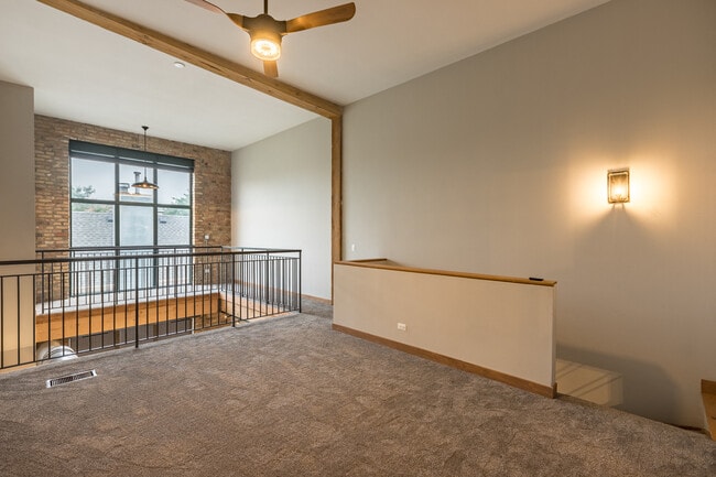 Sheffield Lofts - 3110 N Sheffield Ave