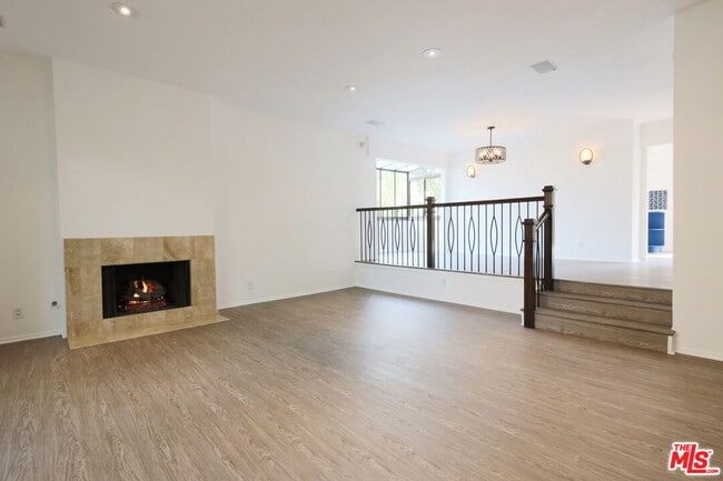 Photo - 21821 Burbank Blvd