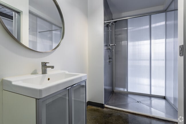1BR, 1BA - 560SF