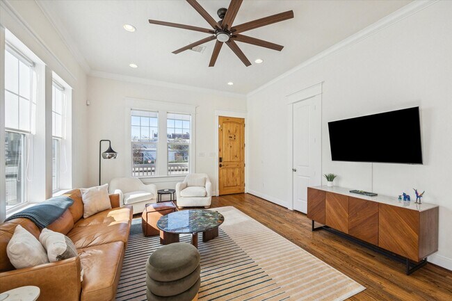 Photo - 304 Walton St