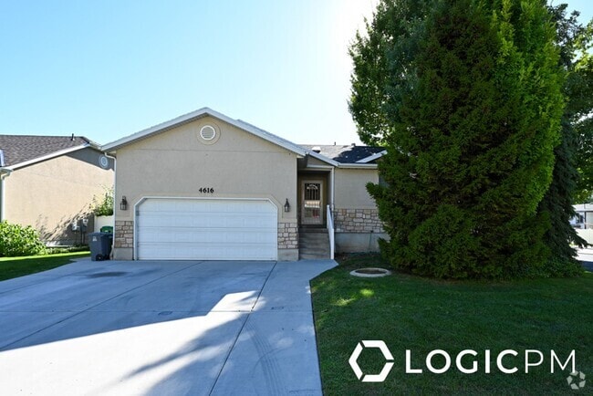 Building Photo - 4616 S Zenia Mdws Ct Unit 1 Rental