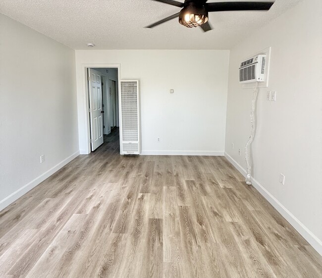 Photo - 4555 Davis Ave