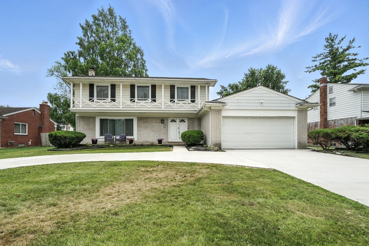 Photo - 22679 Bell Brook St