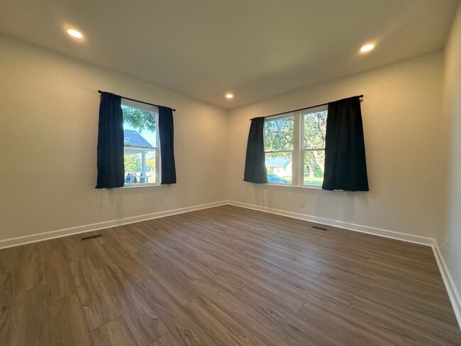 Photo - 114 N Hatton Ave