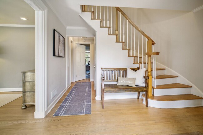 Photo - 71 Whiteoak Dr