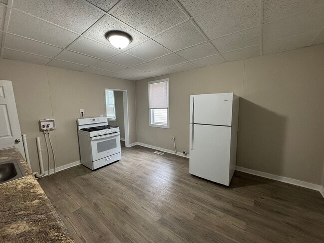 Photo - 106 E Maryland St