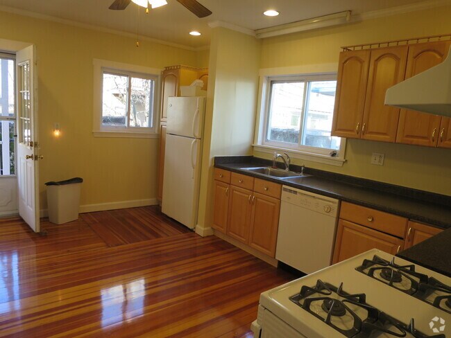 Building Photo - 41 Walker St Unit 1 Rental
