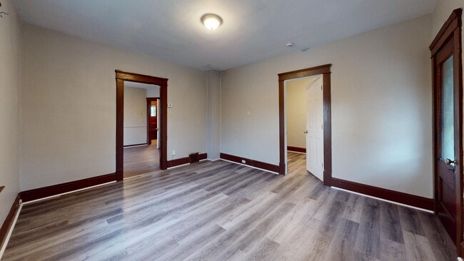 Building Photo - 3414 W 44th St Unit Up