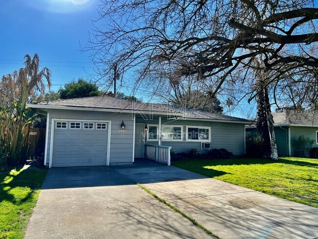 Photo - 1932 Rutledge Way