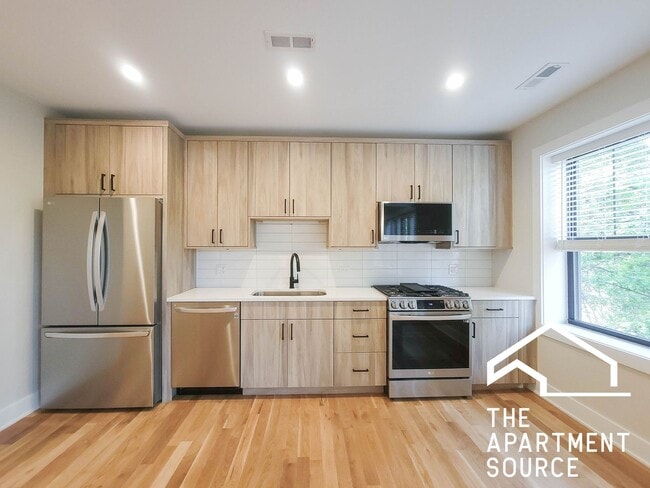 Building Photo - 2237.5 N Bissell St Unit 3E