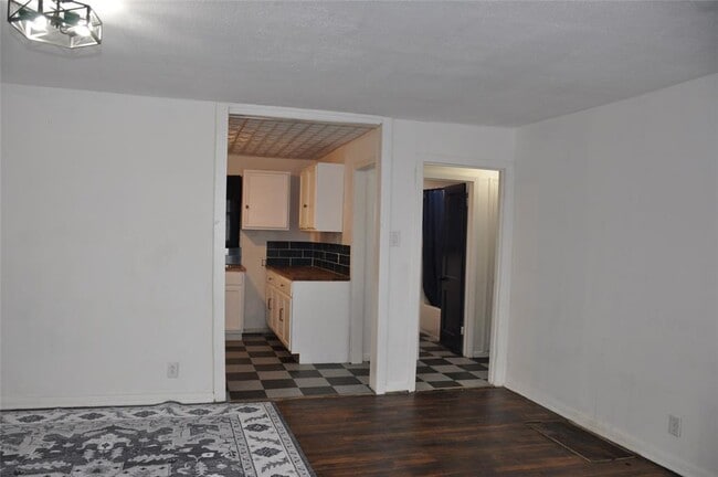 Photo - 1408 E Avenue D