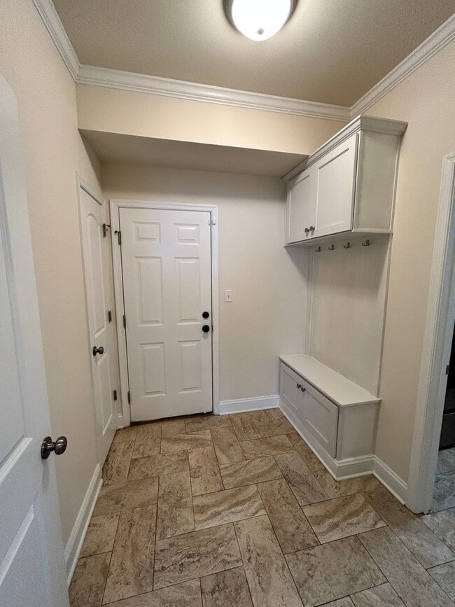 Photo - 4901 Warwick Rd E