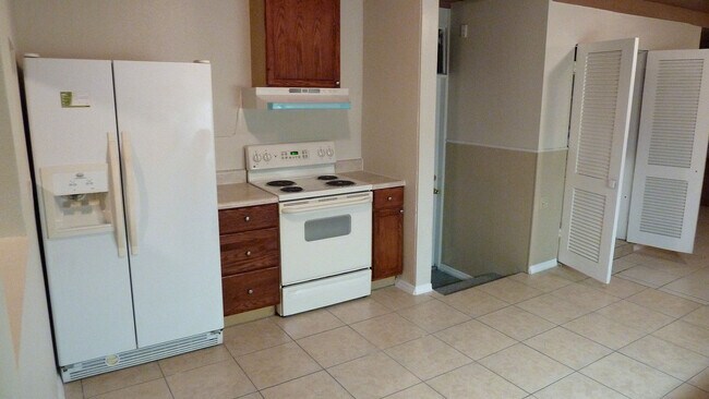 Photo - 1300 Queensway Rd