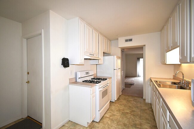 Photo - 1934 Tall Oaks Dr