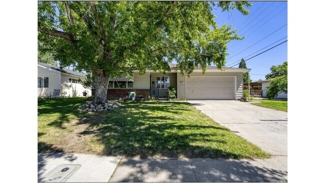 Building Photo - Charming 1-story Home with a Big Backyard ...