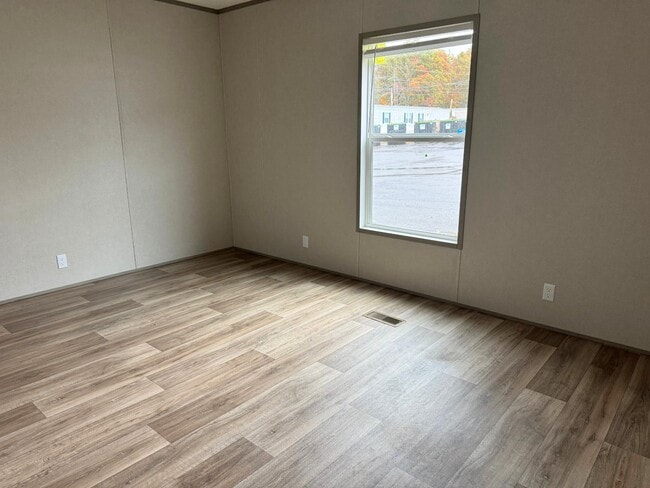 Photo - 563 Travis Wy