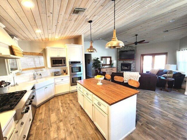 Photo - Amazing Fully Furnished Rental with Pool & Spa