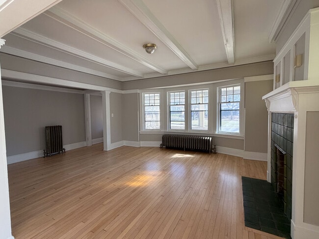 Photo - 2000 E Newberry Blvd Unidad Lower