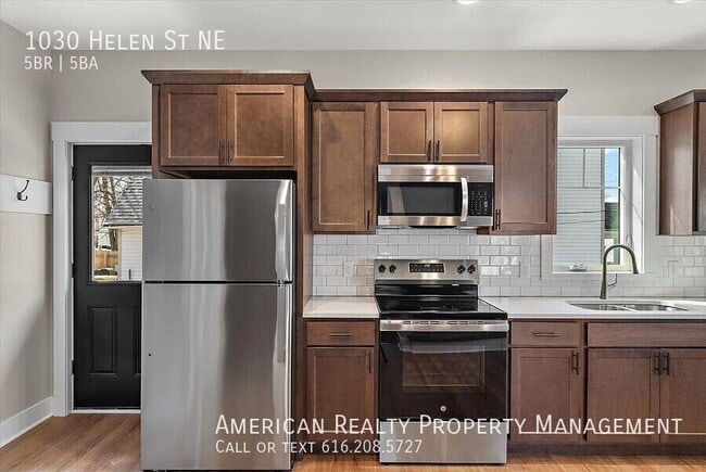 Photo - 1030 Helen St NE