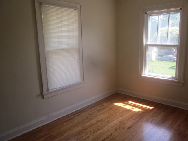 Photo - 2872 Indianola Ave