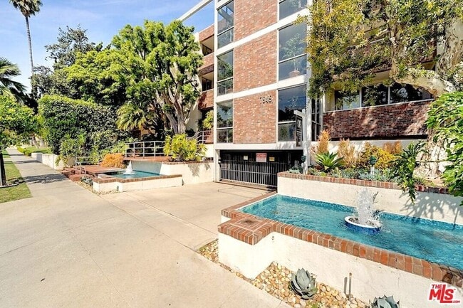 Photo - 7949 Selma Ave