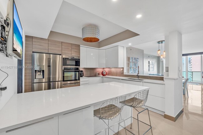 Building Photo - 3340 NE 190th St Unit 1408