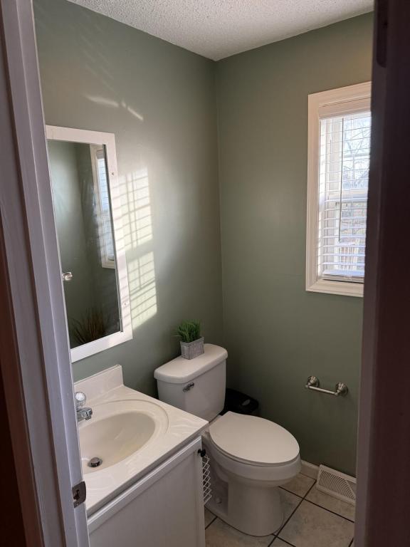 Photo - 712 S Cherokee St