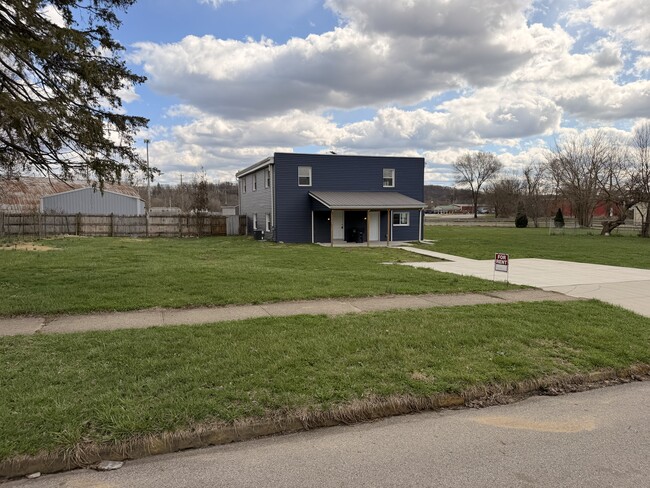 Building Photo - 214 Perry St Unit Blue Moose Rentals apt B