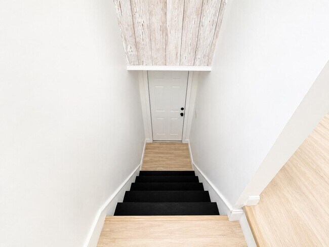 Photo - 318 N E St