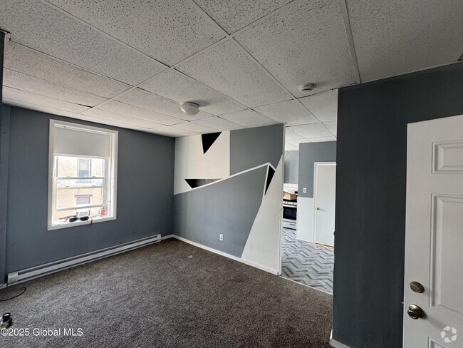 Building Photo - 663 2nd Ave Unit 3 Rental