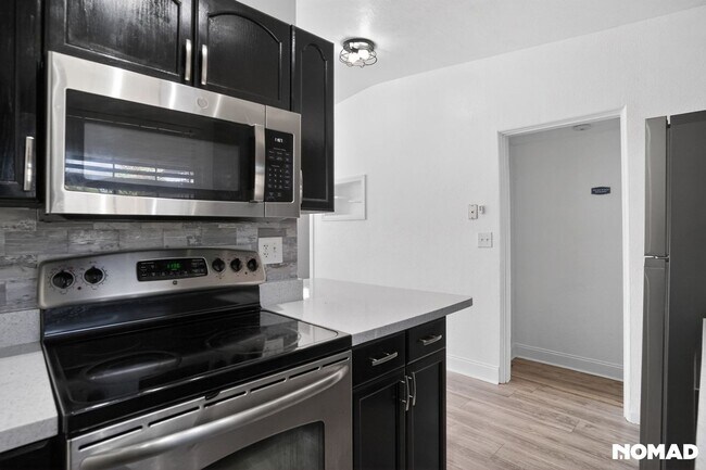 Photo - 441 E 5th St