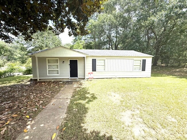 Building Photo - ** 3 Bed 1 Bath located in Forrest Hills ** Call 334-366-9198 to schedule a viewing
