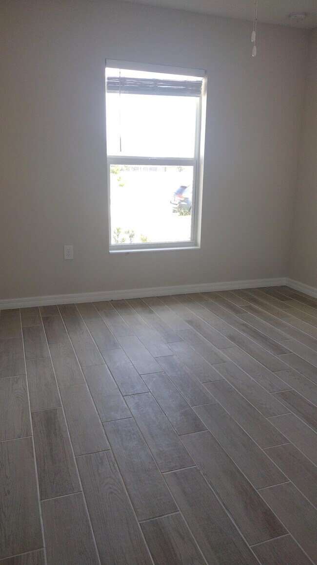 Photo - 1830 Diplomat Pkwy W