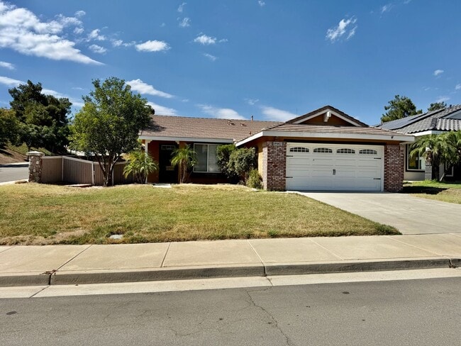 Building Photo - Nice Single Story Home