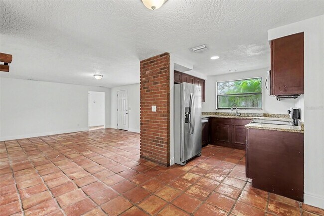 Photo - 913 Lytle St SW