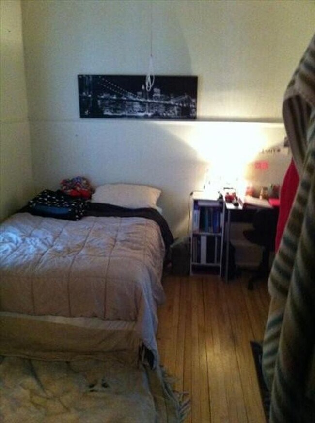 Photo - 2627-29 N. Bartlett Ave. Unit Upper